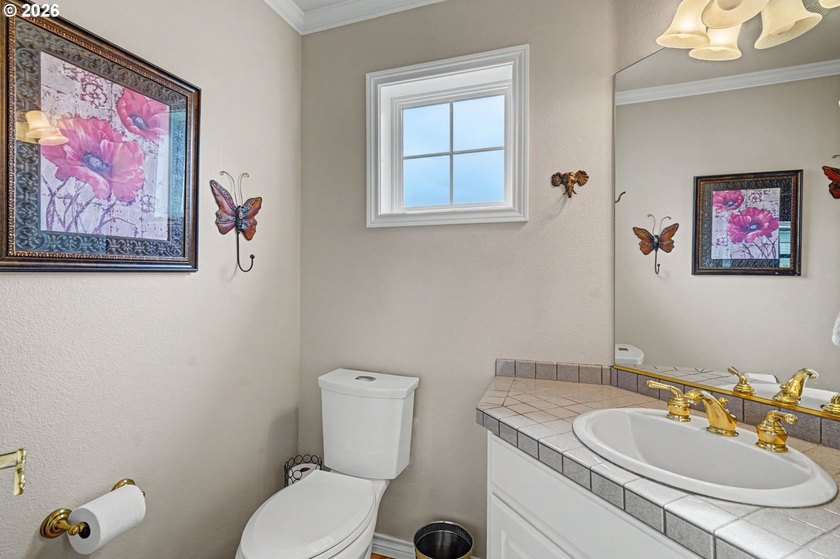 Welcome to this spacious and inviting 4 bed/ 2.5 bath home - photo 7