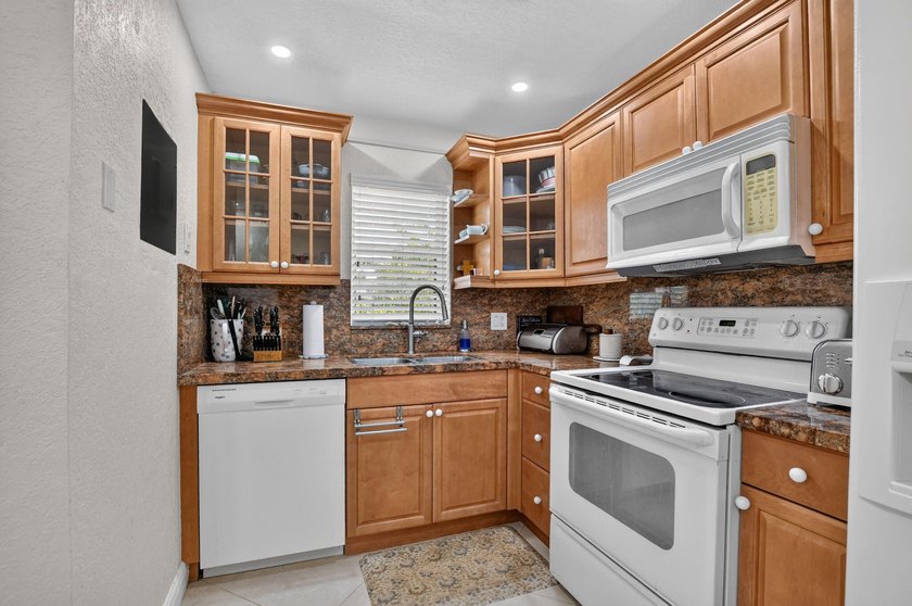 Second-floor 1-bedroom, 1.5-bath condo in The Palms of Deer - photo 13