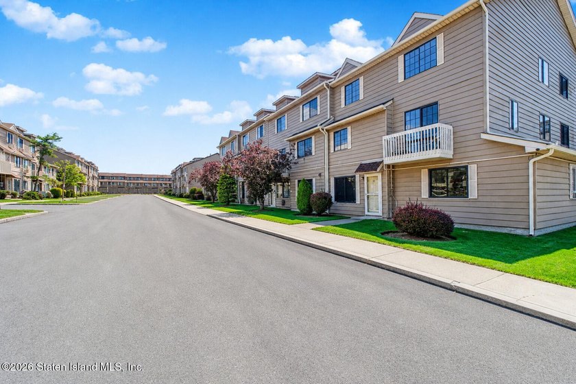 Welcome to this well-maintained 2-bedroom ground level condo - photo 22