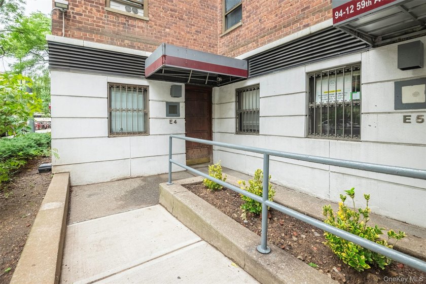 The ideal location for your business to thrive! Situated in one - photo 2