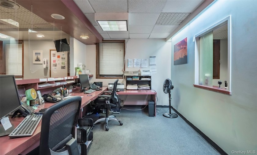 The ideal location for your business to thrive! Situated in one - photo 8