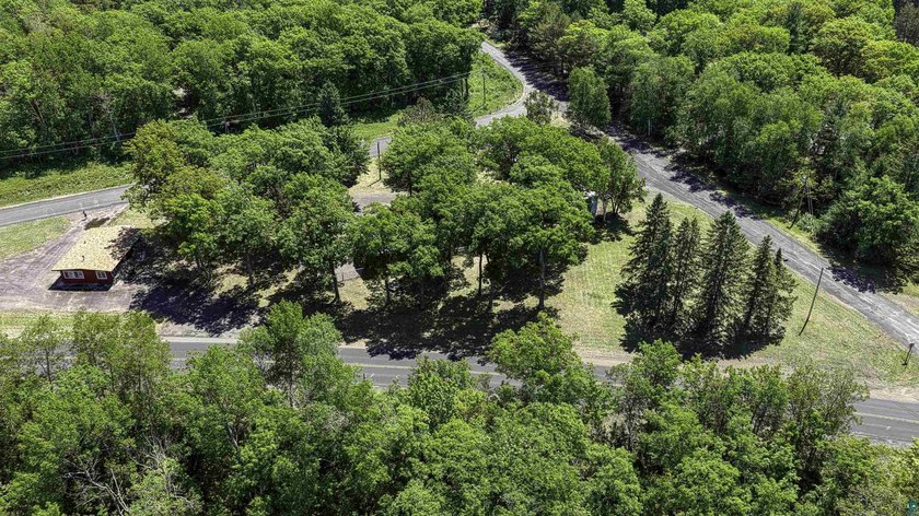 This lake-view property is located in the heart of Bayfield - photo 6