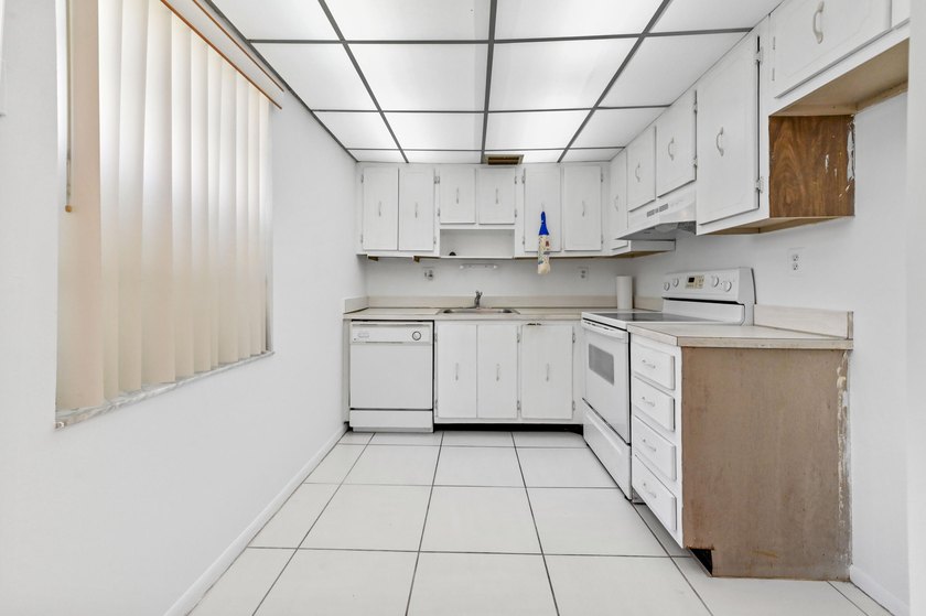 Welcome to 346 Capri H in the vibrant Kings Point community of - photo 5