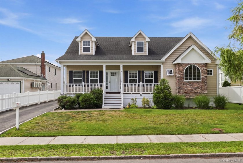 Welcome to 34 Meadow Lane in Amityville. This expansive - photo 2