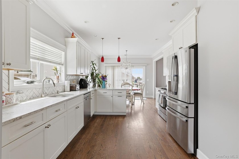 Welcome to 34 Meadow Lane in Amityville. This expansive - photo 10