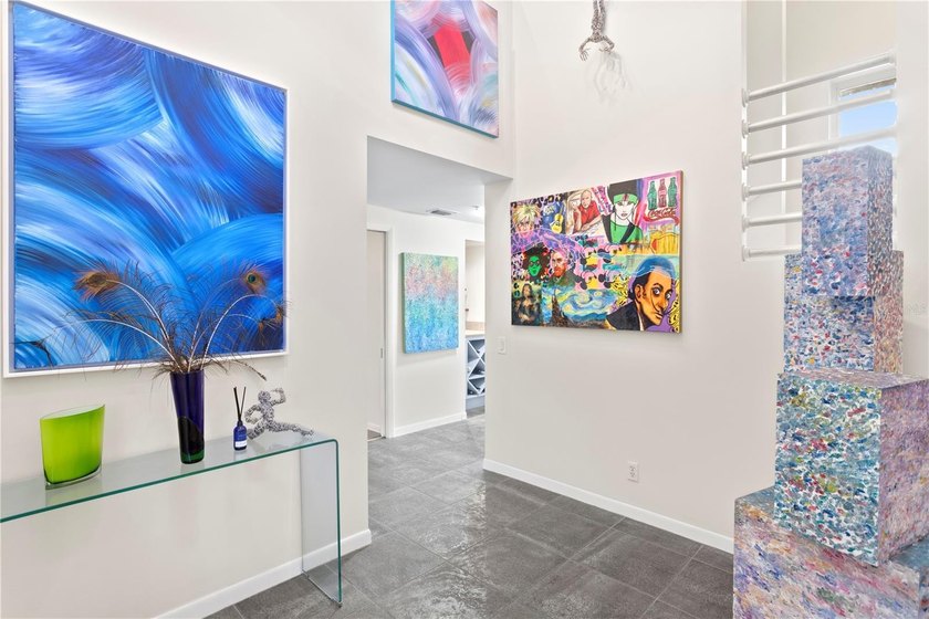 This one of a kind spacious/unique/contemporary designed - photo 9