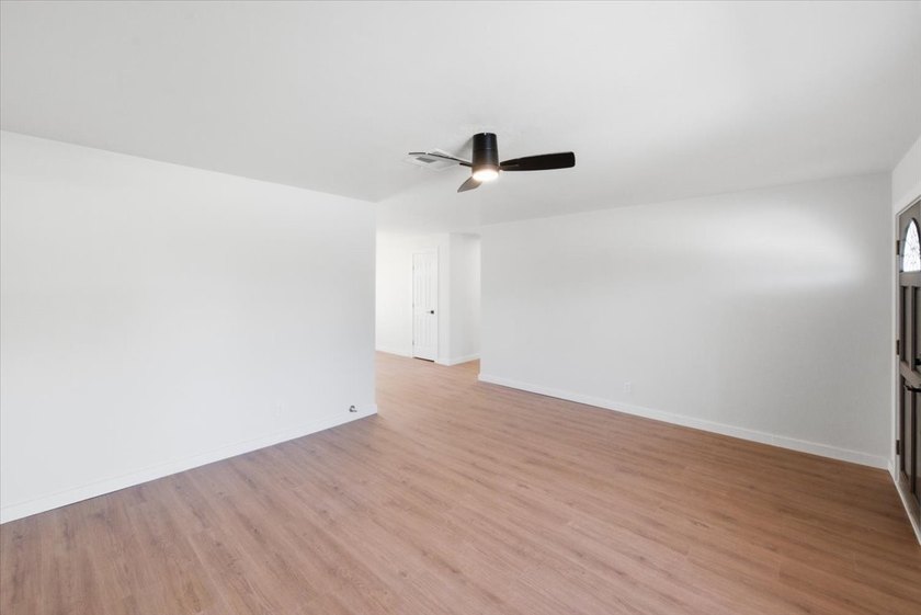 Completely remodeled from top to bottom, this beautiful - photo 9