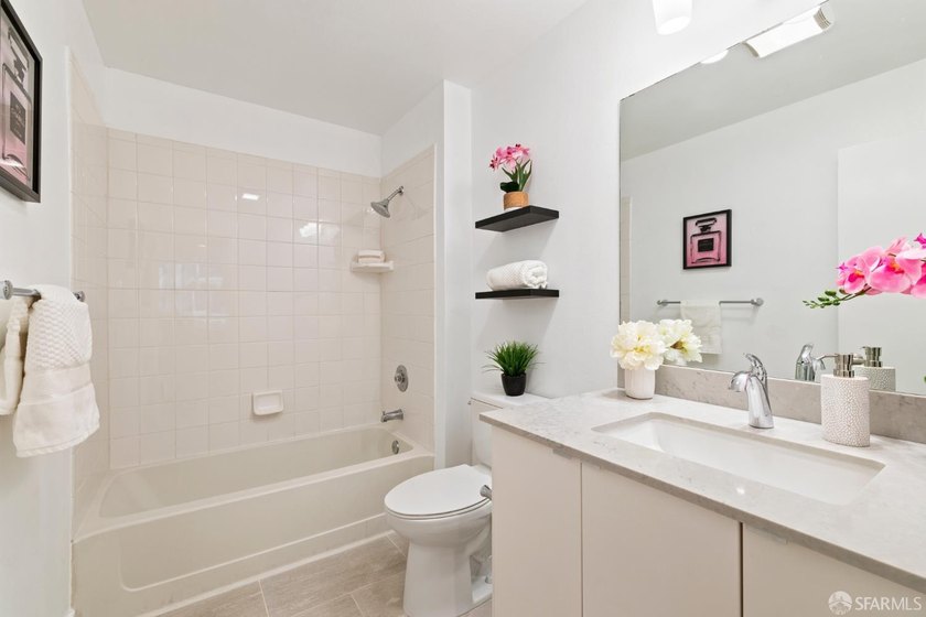 Welcome to this beautifully updated 2 bed/1 bath townhouse-style - photo 12