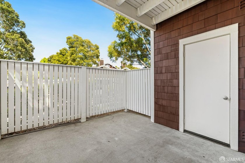 Welcome to this beautifully updated 2 bed/1 bath townhouse-style - photo 15
