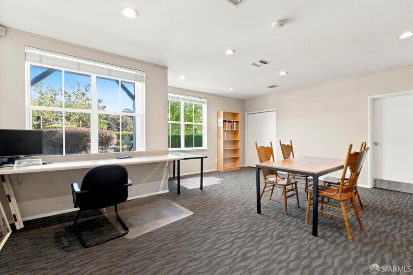 Welcome to this beautifully updated 2 bed/1 bath townhouse-style - photo 18
