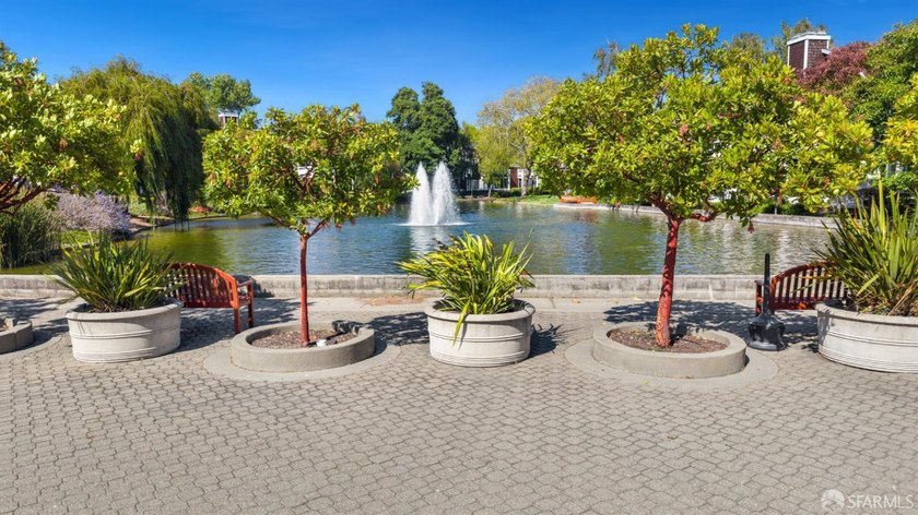 Welcome to this beautifully updated 2 bed/1 bath townhouse-style - photo 28