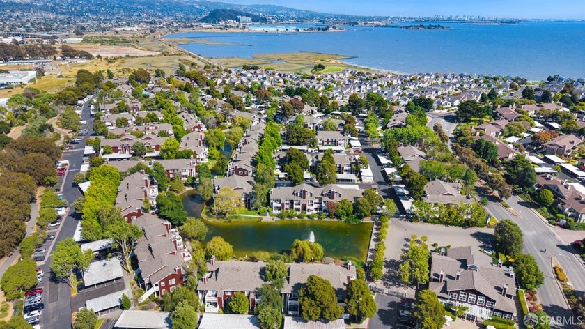 Welcome to this beautifully updated 2 bed/1 bath townhouse-style - photo 31