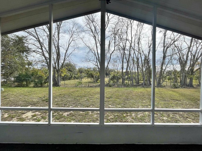 Stunning 3-Bedroom, 2-Bathroom Home with Florida Room in Premier - photo 11