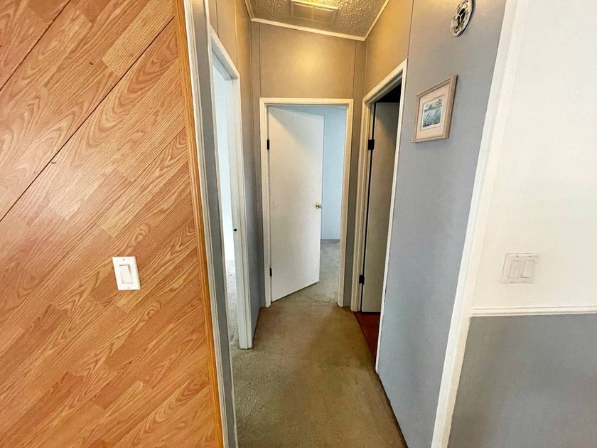 Stunning 3-Bedroom, 2-Bathroom Home with Florida Room in Premier - photo 18