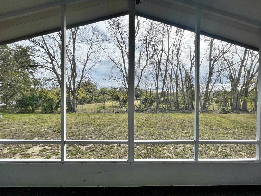 Stunning 3-Bedroom, 2-Bathroom Home with Florida Room in Premier - photo 33