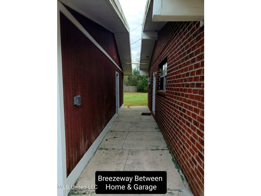 Wow! You'll LOVE this Rare Find in a NON-Flood Zone, Centrally - photo 3