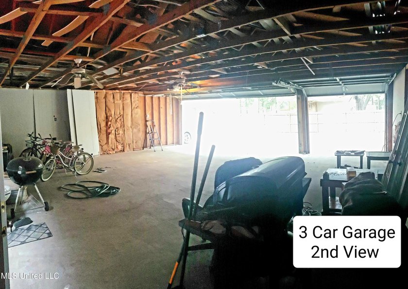 Wow! You'll LOVE this Rare Find in a NON-Flood Zone, Centrally - photo 9