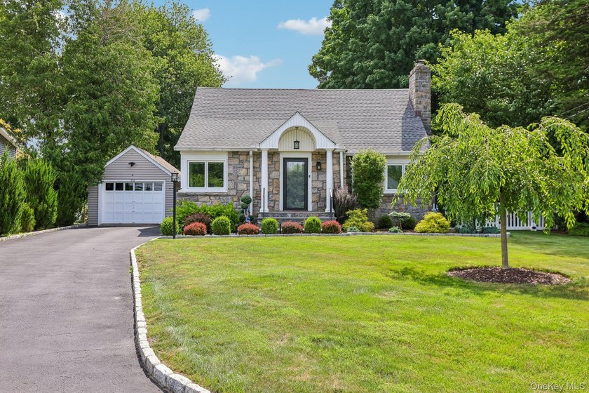 Welcome to this beautifully updated and impeccably maintained - photo 2