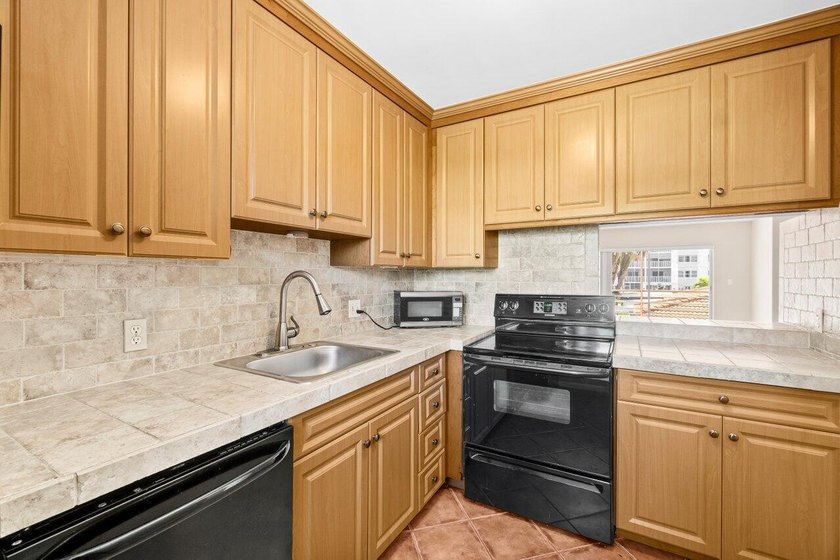 Enjoy an Intracoastal waterfront all age community offering - photo 5