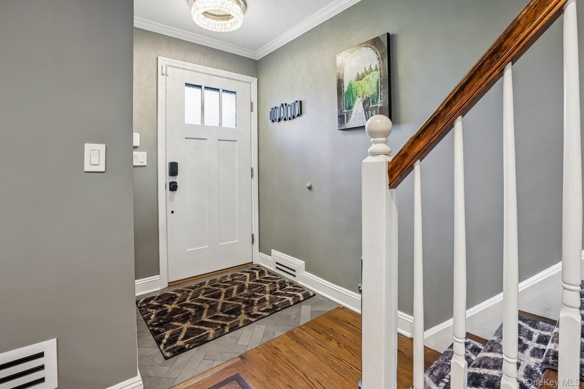 Welcome to this beautifully updated and impeccably maintained - photo 6