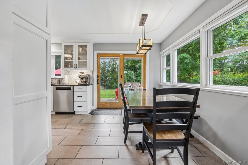 Welcome to this beautifully updated and impeccably maintained - photo 10