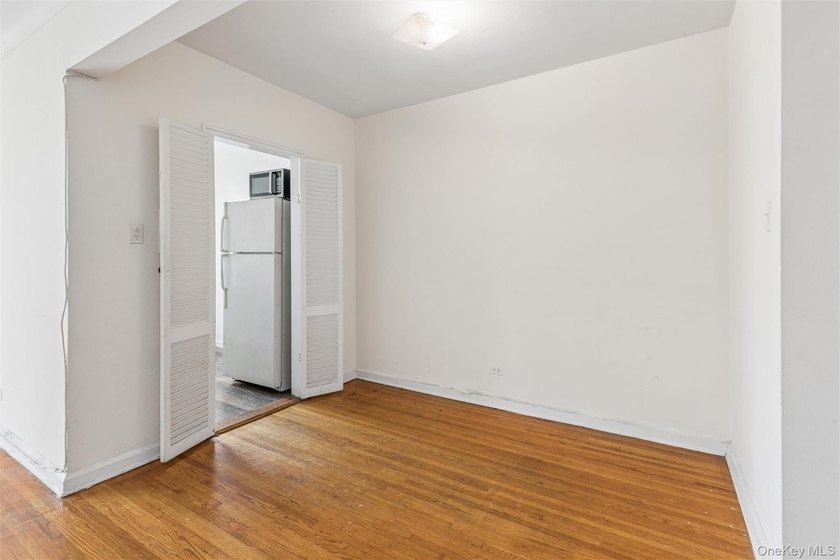 Bright front one bedroom with large private balcony! Welcome to - photo 3
