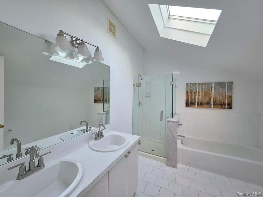 Two dwelling with 3200 interior sq footage. 2 bedroom unit - photo 6