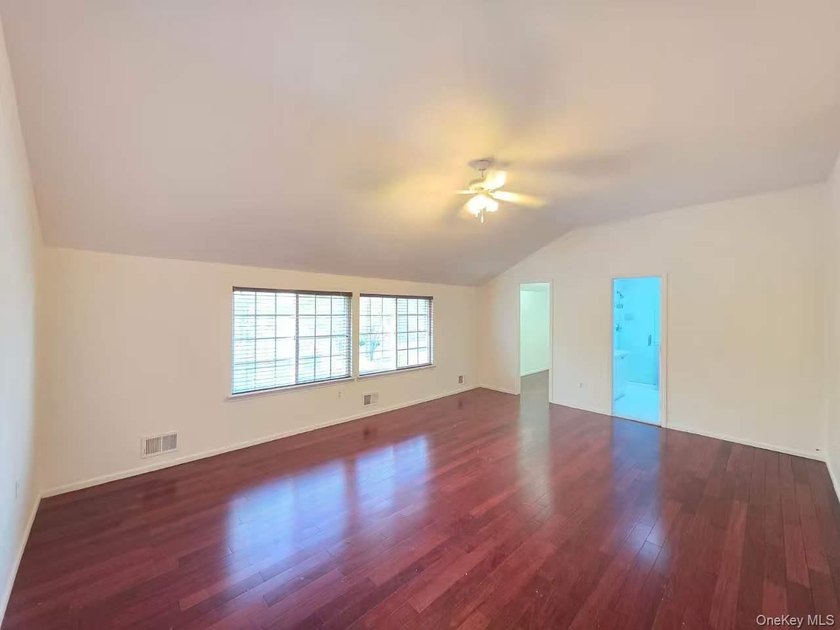 Two dwelling with 3200 interior sq footage. 2 bedroom unit - photo 7