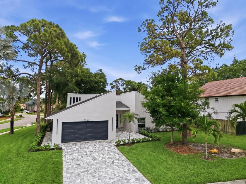 Beautifully redone 3-bedroom, 2-bath home on a desirable corner - photo 2