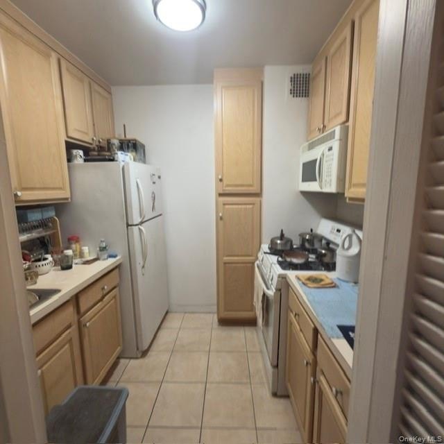Welcome to 665 Thwaites Place, Unit 5X, a great opportunity for - photo 3
