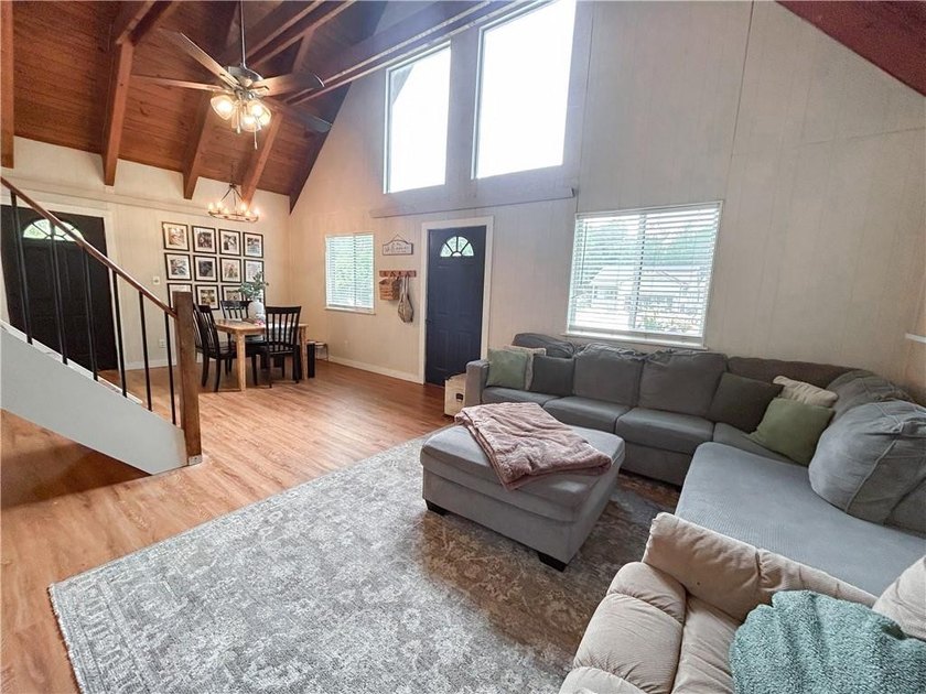 Welcome home to this cute and cozy 2-bedroom, 1-bath property - photo 14