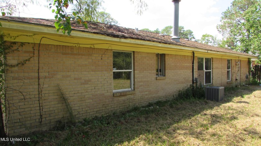3 bedroom 2 bath home being sold as-is. Newer roof for lower - photo 2