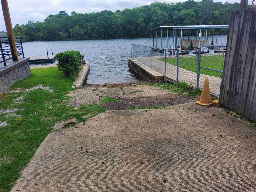 Lakefront living at its best is now complete in this beautifully - photo 5