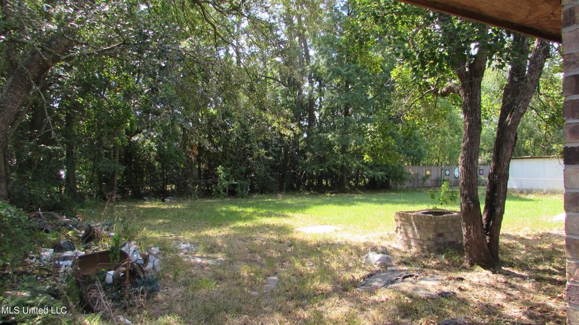 3 bedroom 1.5 bath brick home could be investment or starter - photo 10