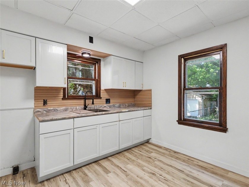 Welcome to this beautifully remodeled Colonial in the heart of - photo 7