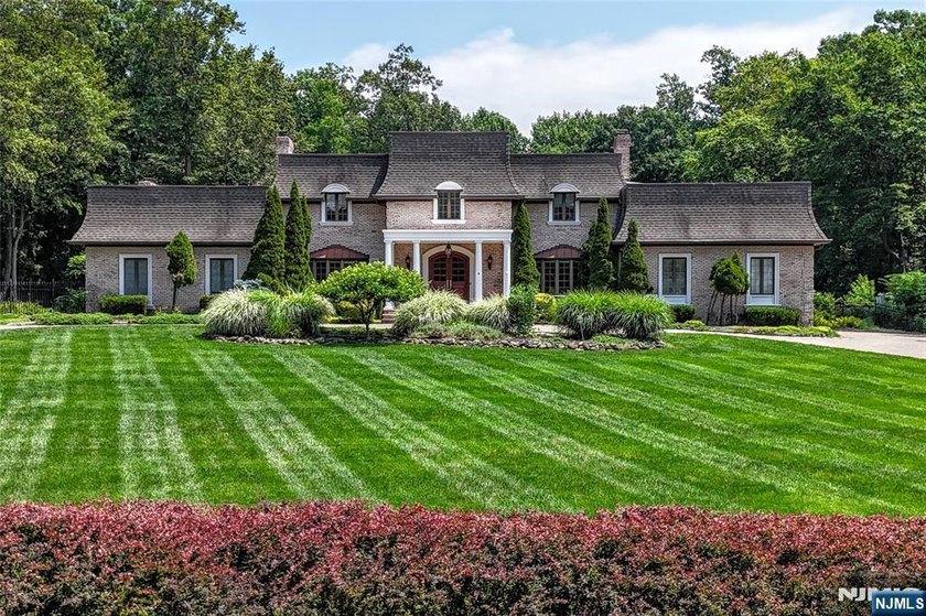 A rare offering in one of Saddle River's most coveted enclaves - photo 3