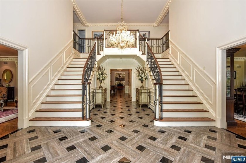 A rare offering in one of Saddle River's most coveted enclaves - photo 4