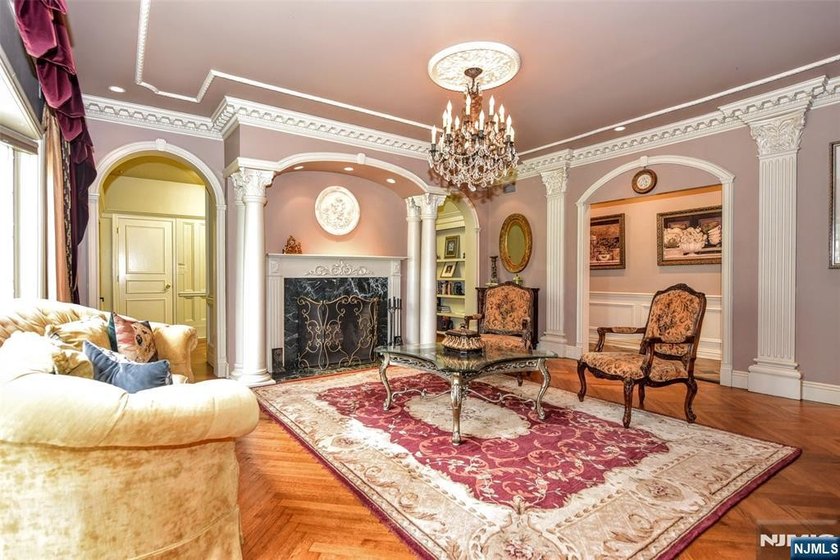 A rare offering in one of Saddle River's most coveted enclaves - photo 6