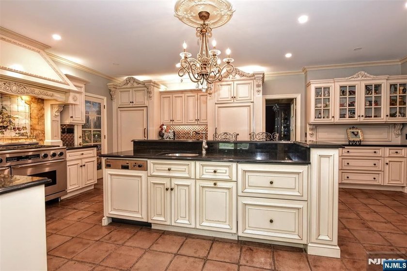 A rare offering in one of Saddle River's most coveted enclaves - photo 10