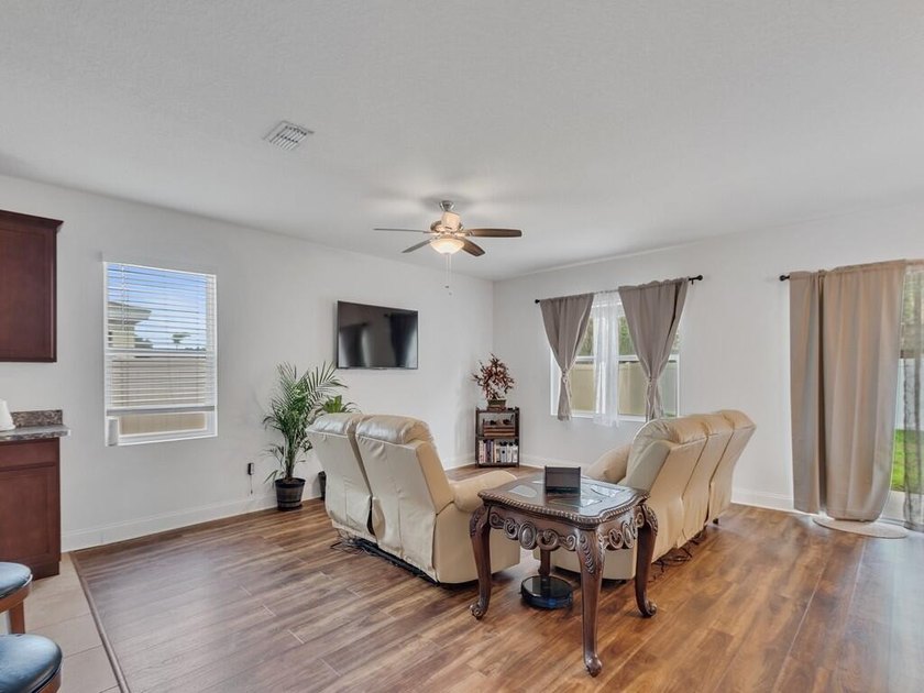 Welcome to Your Dream Home! Step into luxury with this stunning - photo 12