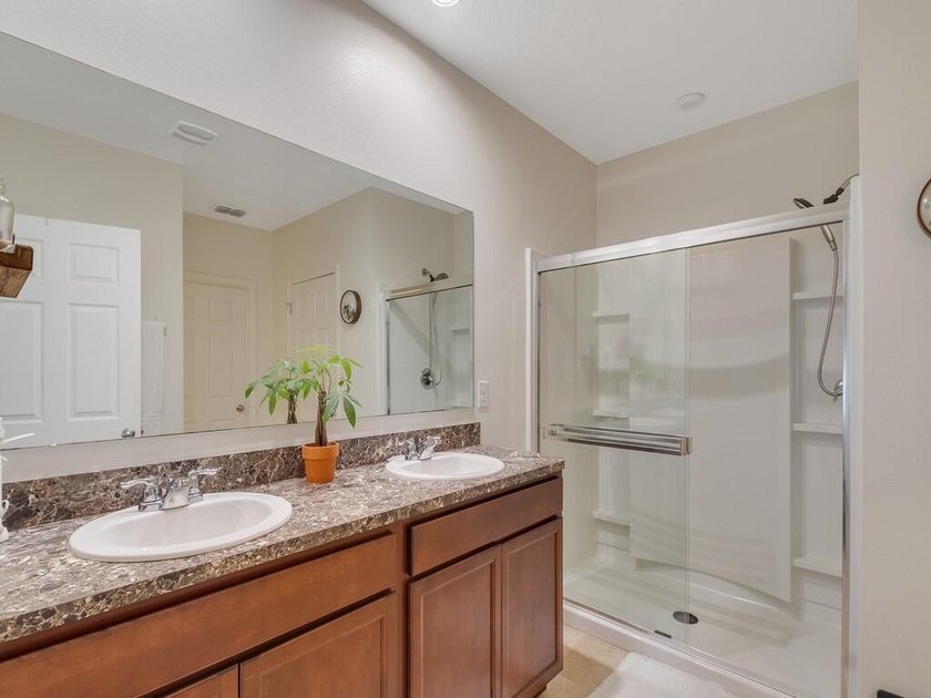 Welcome to Your Dream Home! Step into luxury with this stunning - photo 13