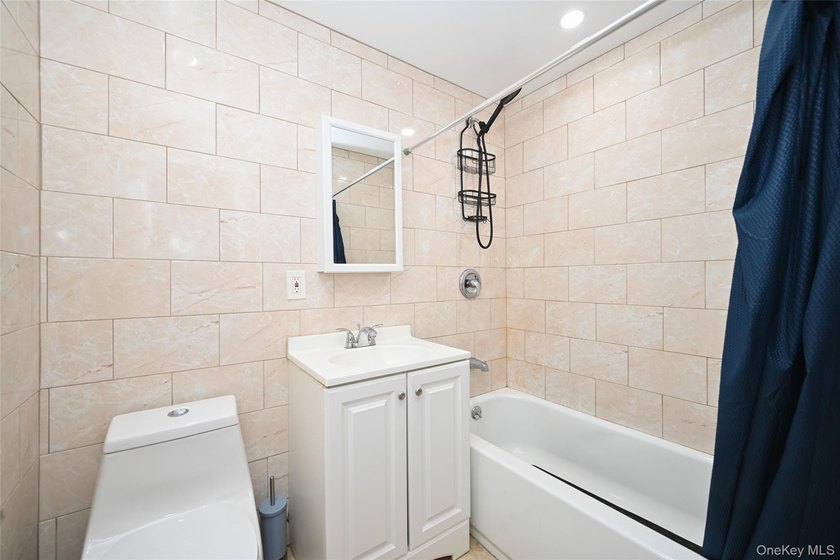 Brick attached multi-level home in the heart of Bayside offering - photo 14