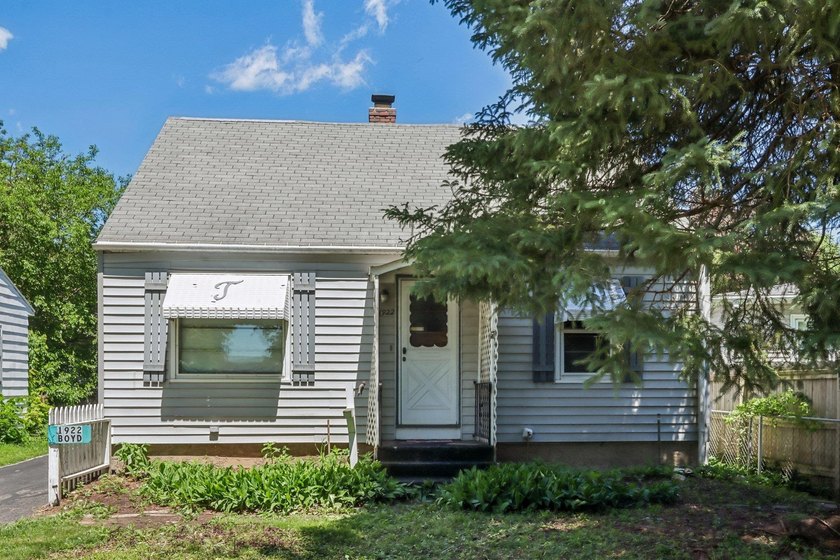 Welcome Home! A great move-in-ready starter home or investment - photo 2