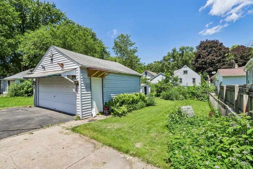 Welcome Home! A great move-in-ready starter home or investment - photo 4