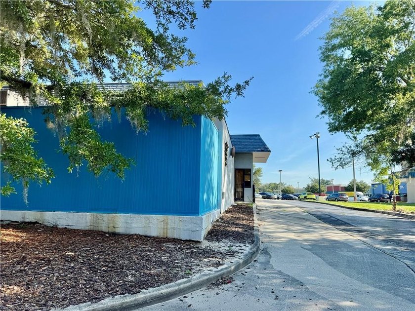 Excellent location in downtown Sebring for a stand alone - photo 4