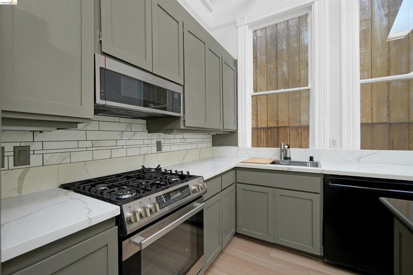 Experience timeless San Francisco living in this exceptional 2 - photo 32