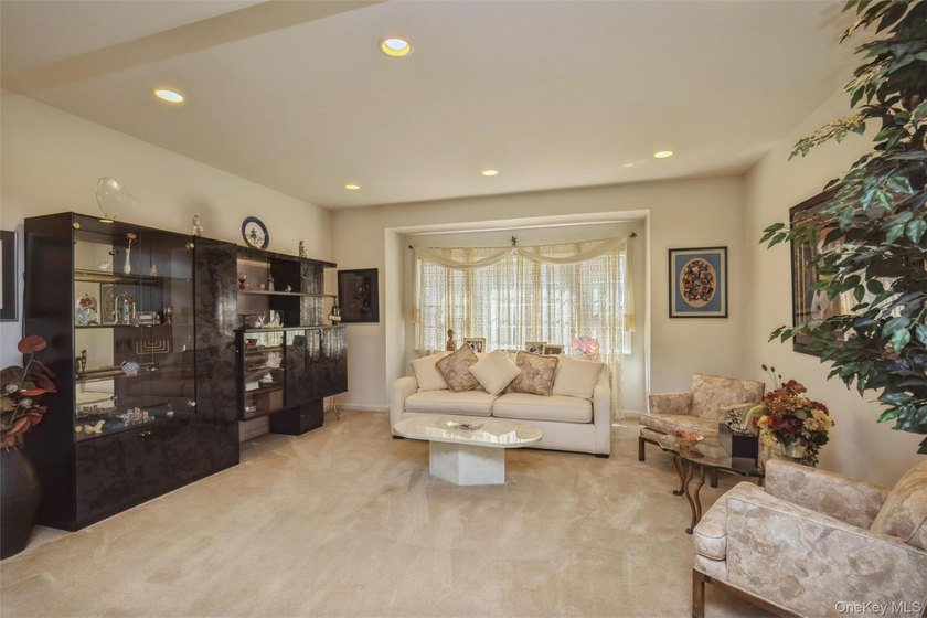 Come Live A Lifestyle in this very Desirable 24/7 Gated Golf - photo 5