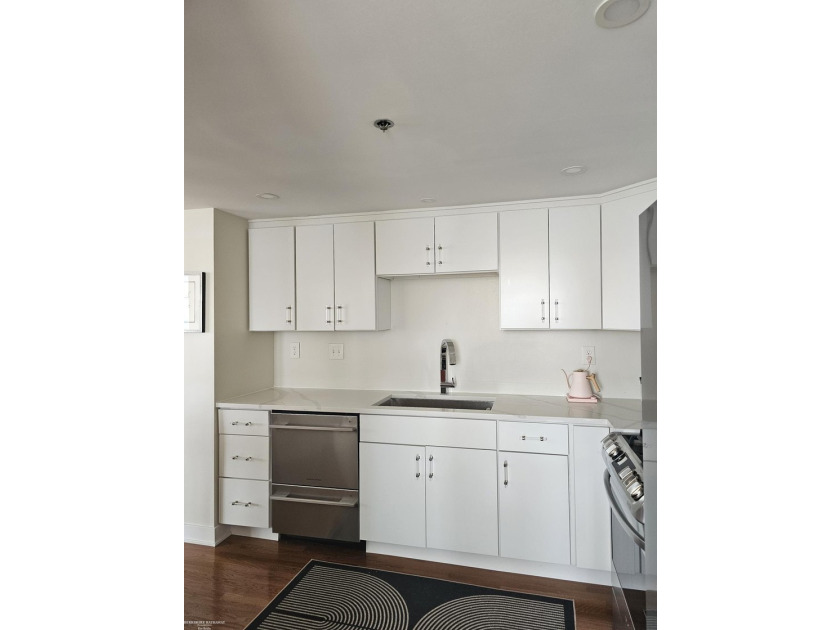 Beautiful open modern condo in Harbortown with large windows - photo 15