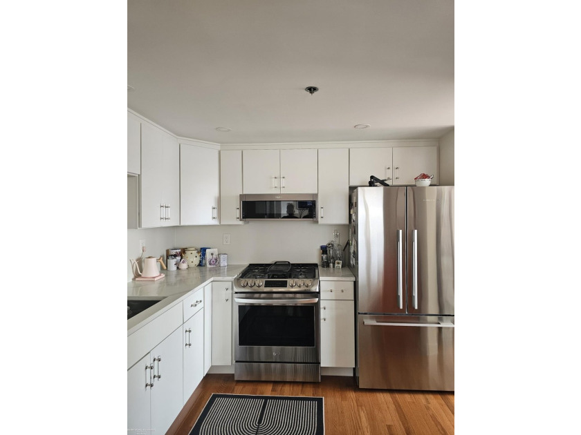 Beautiful open modern condo in Harbortown with large windows - photo 16