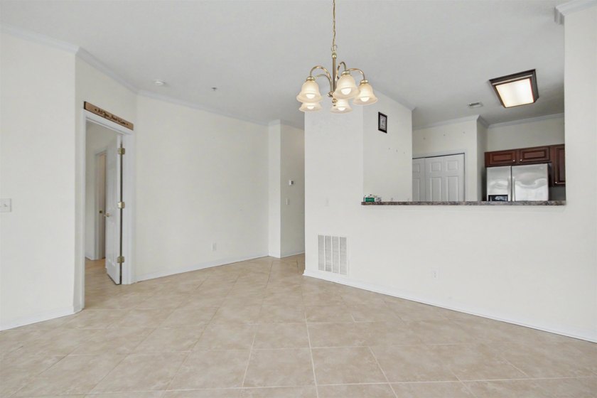 Welcome to this three-bedroom, two-bathroom end-unit condo - photo 17